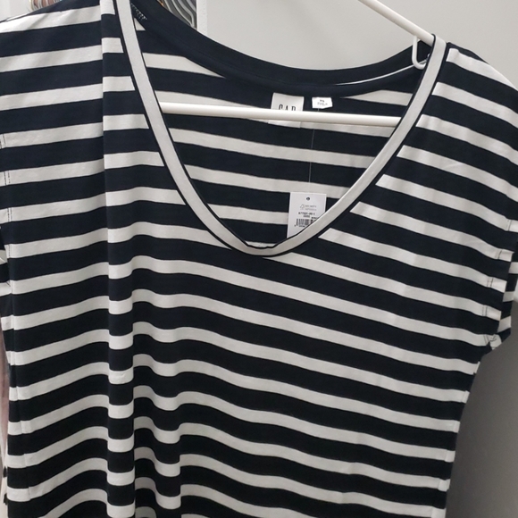 NWT Gap Scoopneck Tee - Picture 1 of 5